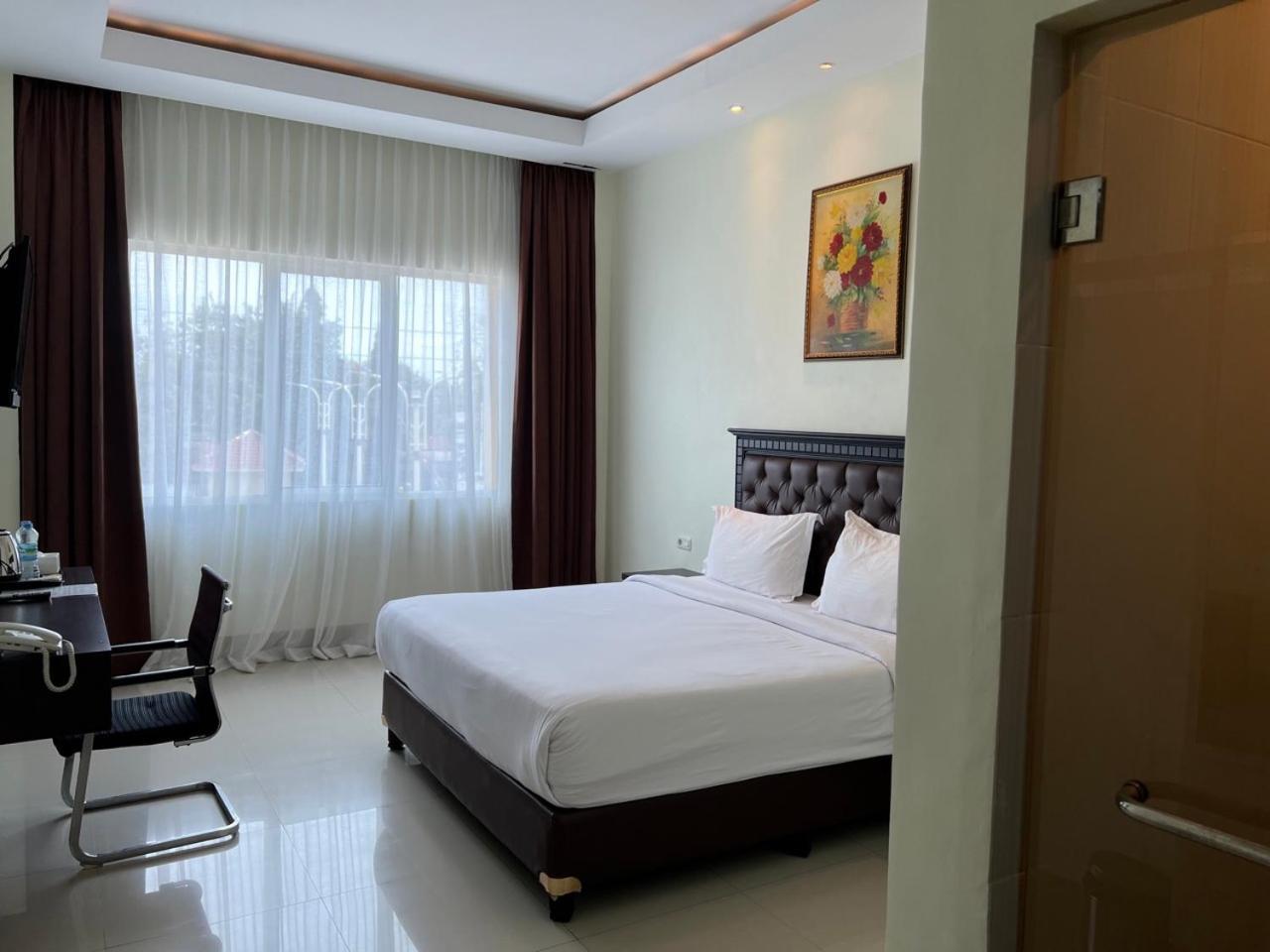 Kirei Hotel Bantaeng Exterior photo