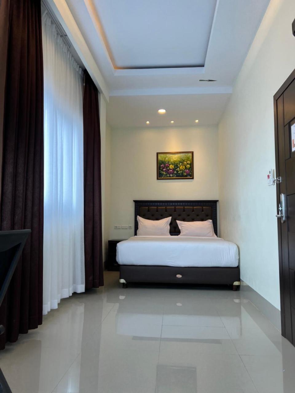Kirei Hotel Bantaeng Exterior photo