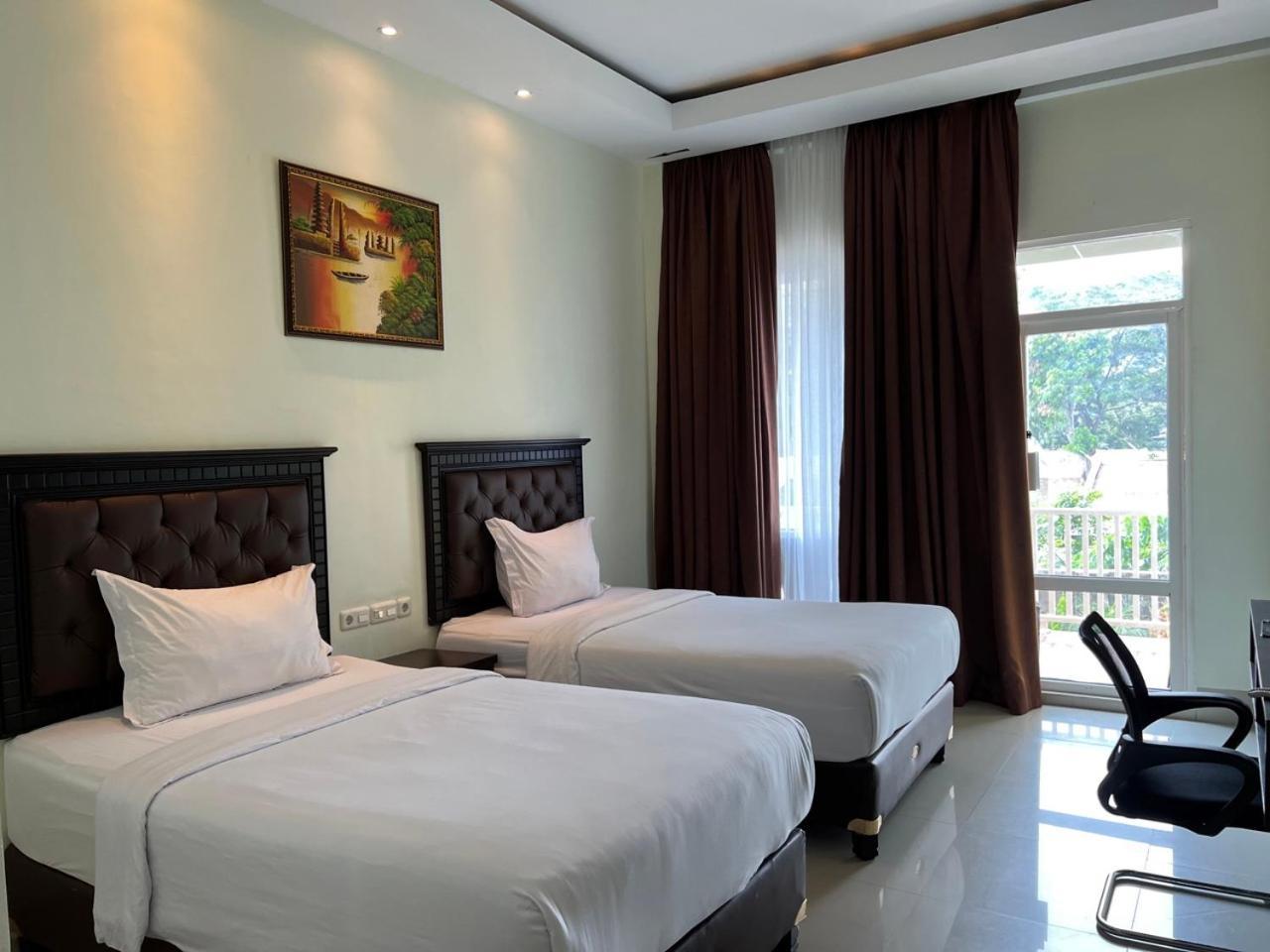 Kirei Hotel Bantaeng Exterior photo