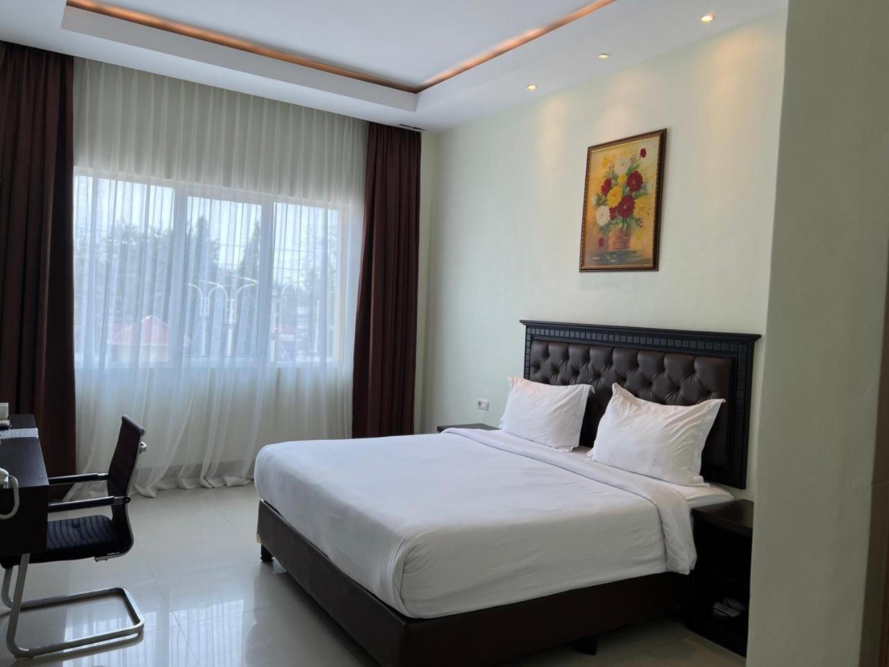 Kirei Hotel Bantaeng Exterior photo