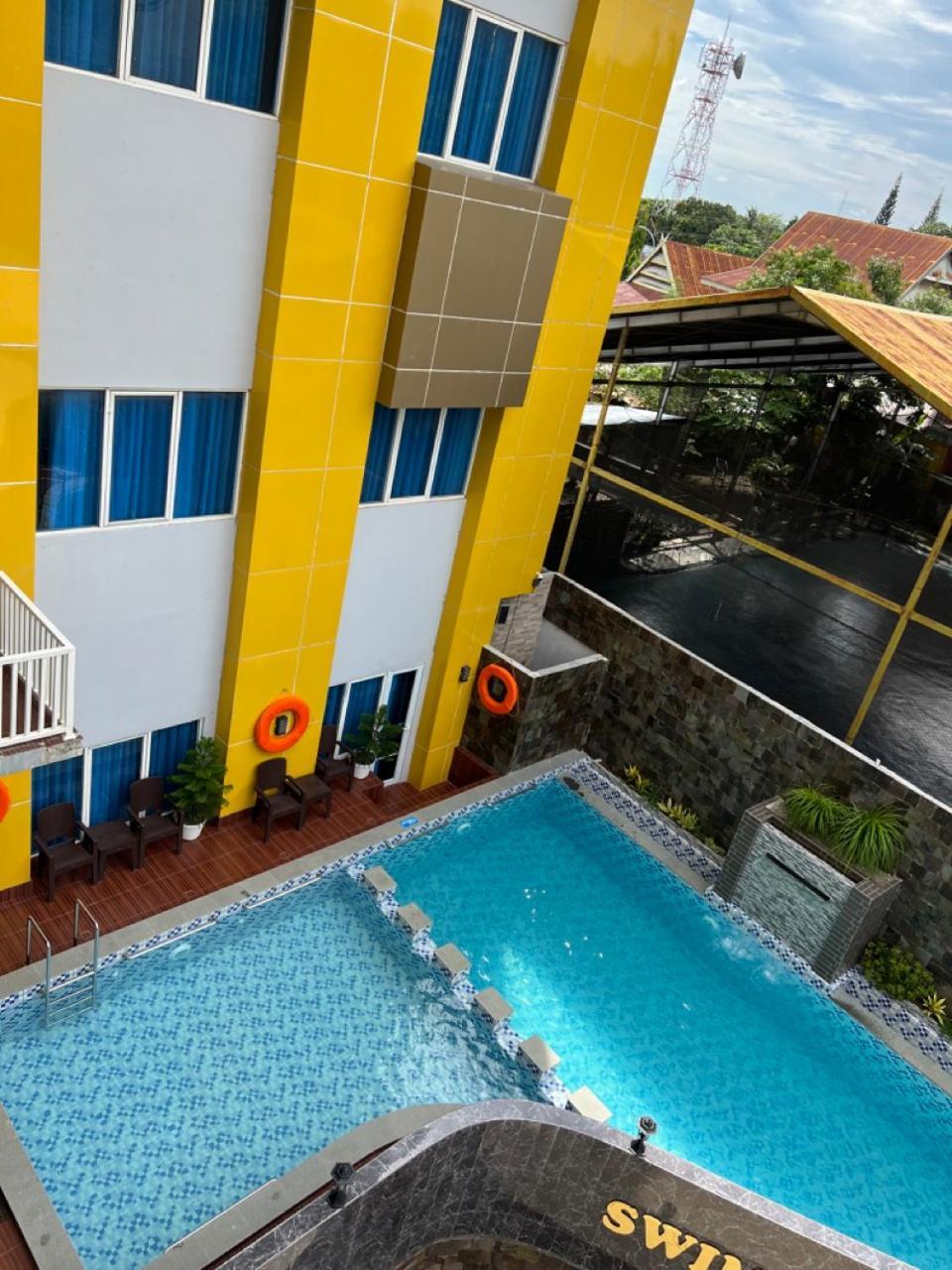 Kirei Hotel Bantaeng Exterior photo