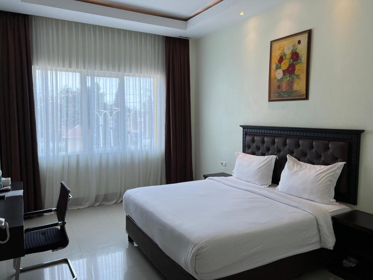 Kirei Hotel Bantaeng Exterior photo