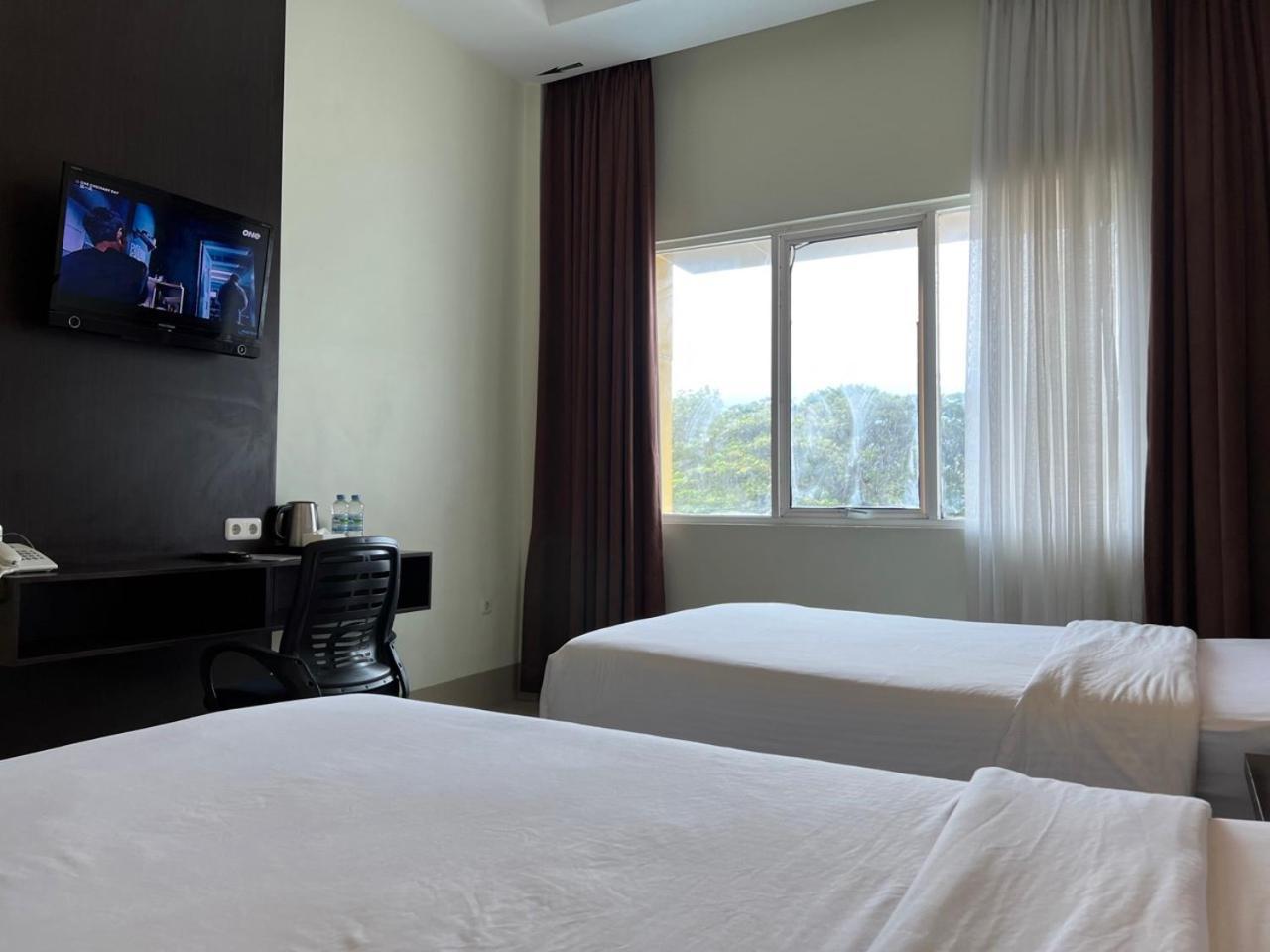Kirei Hotel Bantaeng Exterior photo