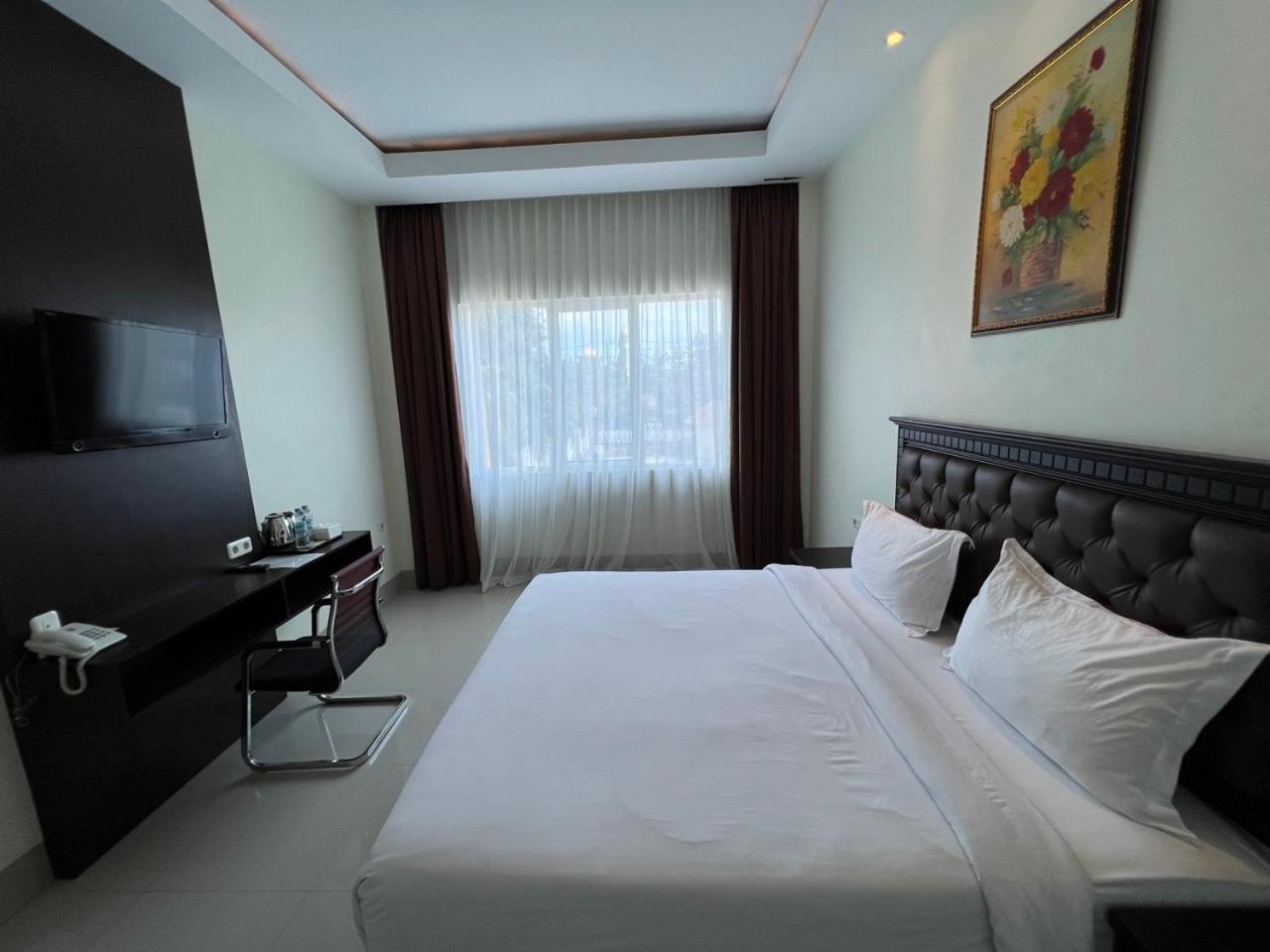 Kirei Hotel Bantaeng Exterior photo