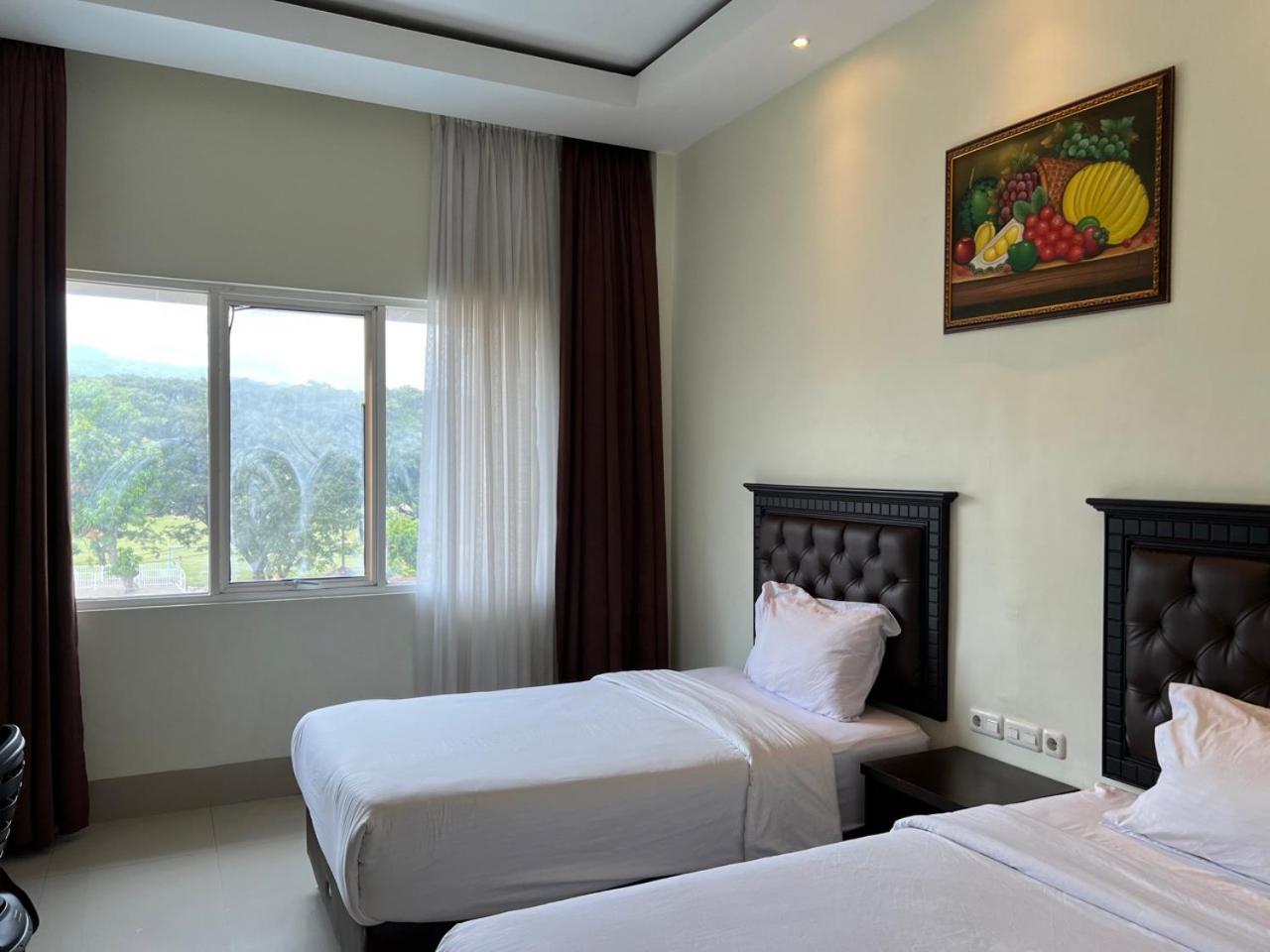 Kirei Hotel Bantaeng Exterior photo