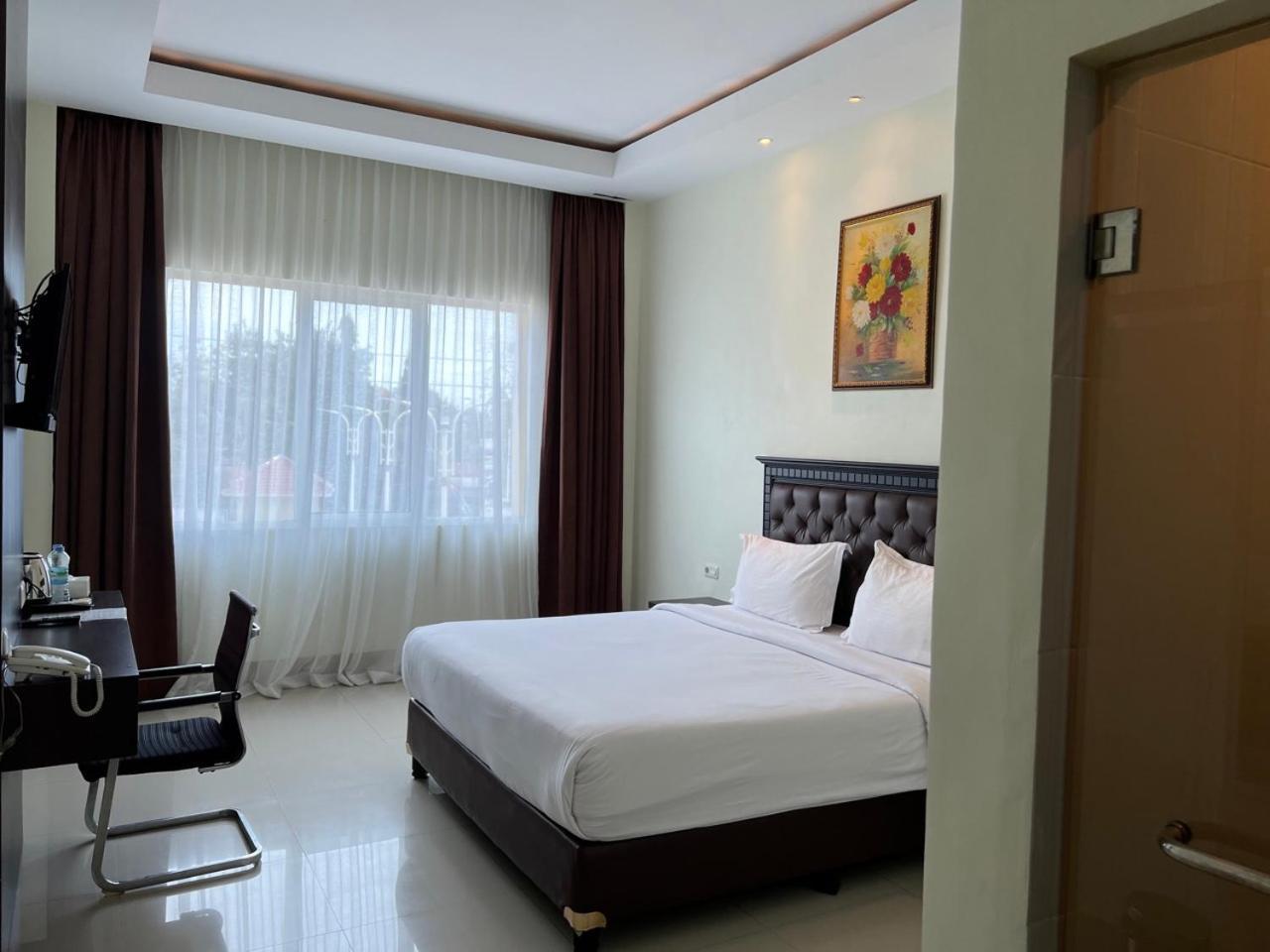 Kirei Hotel Bantaeng Exterior photo