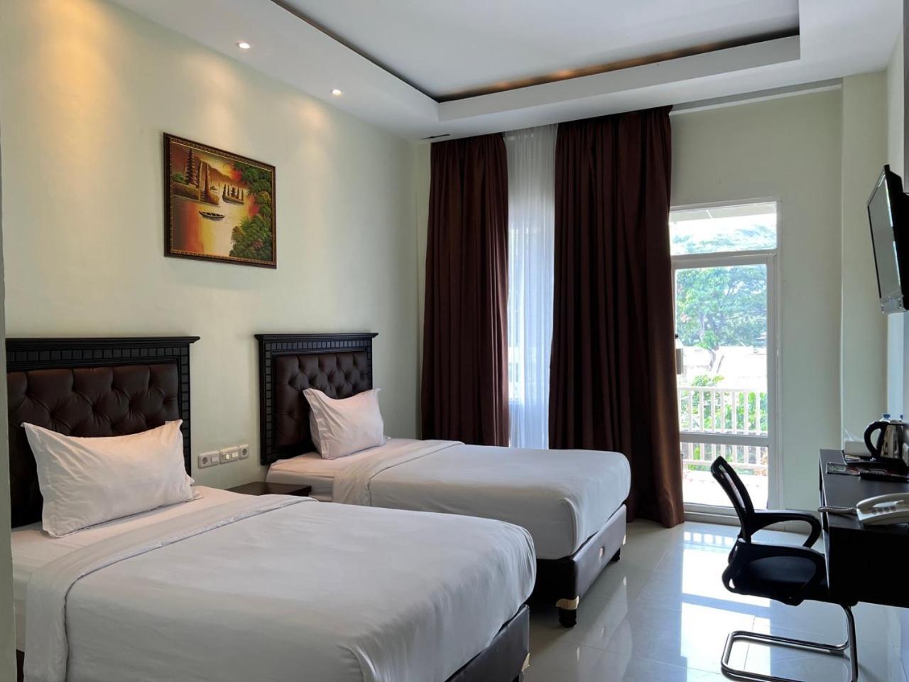 Kirei Hotel Bantaeng Exterior photo
