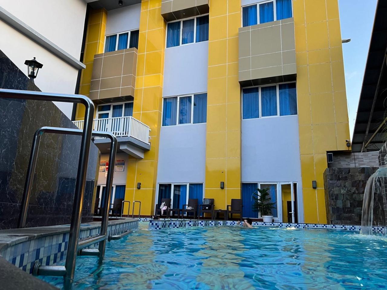 Kirei Hotel Bantaeng Exterior photo
