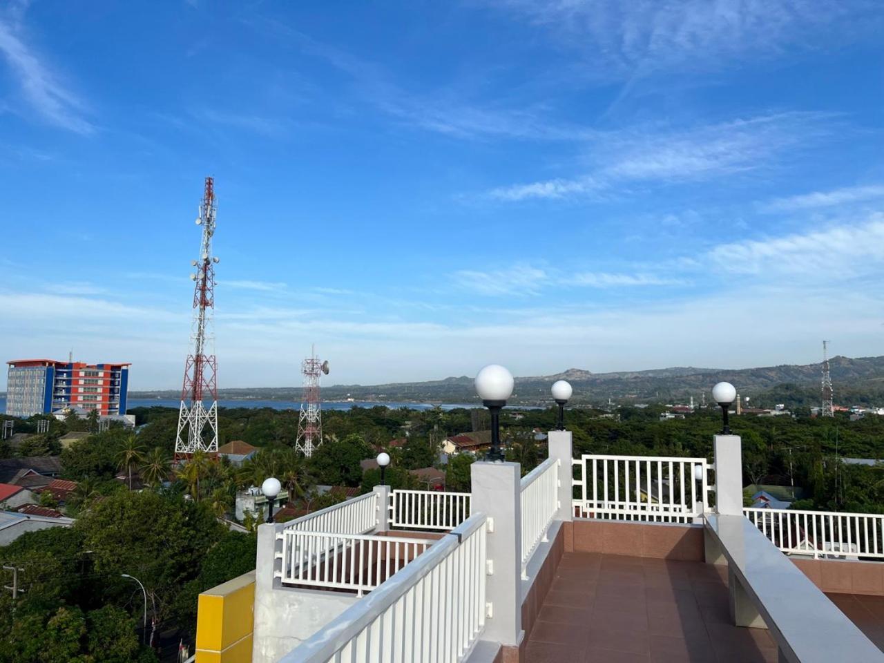 Kirei Hotel Bantaeng Exterior photo