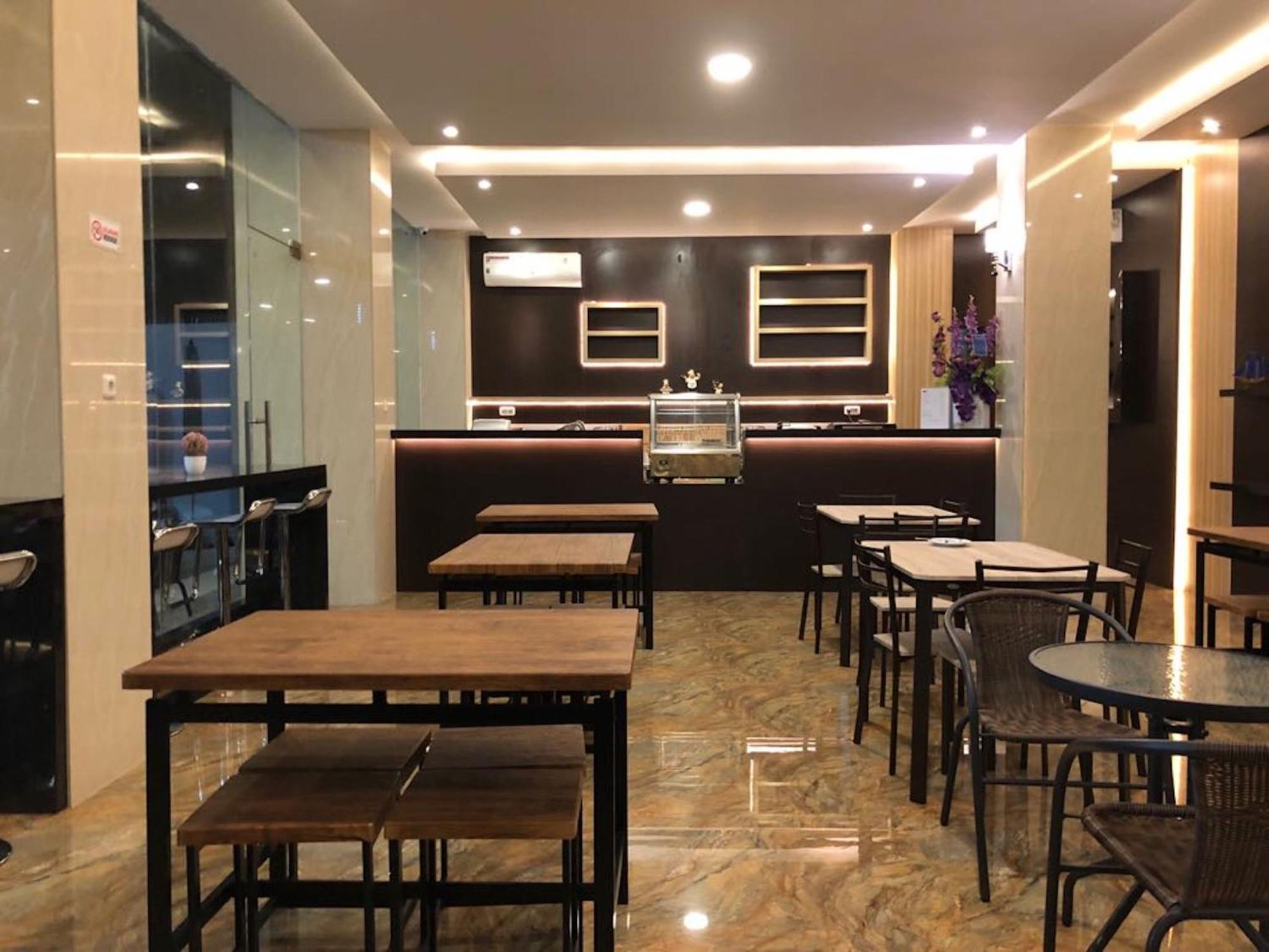 Kirei Hotel Bantaeng Exterior photo