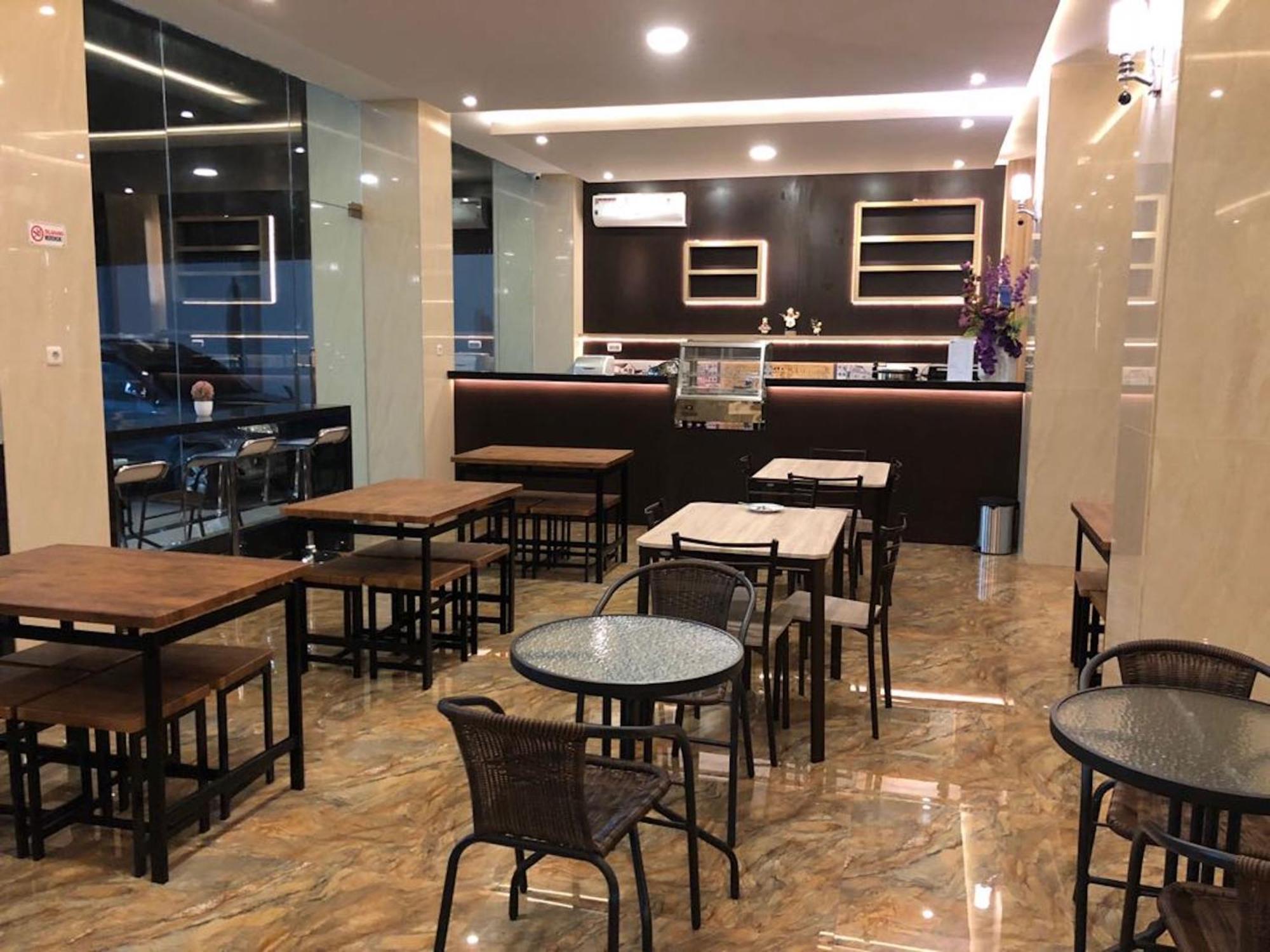 Kirei Hotel Bantaeng Exterior photo